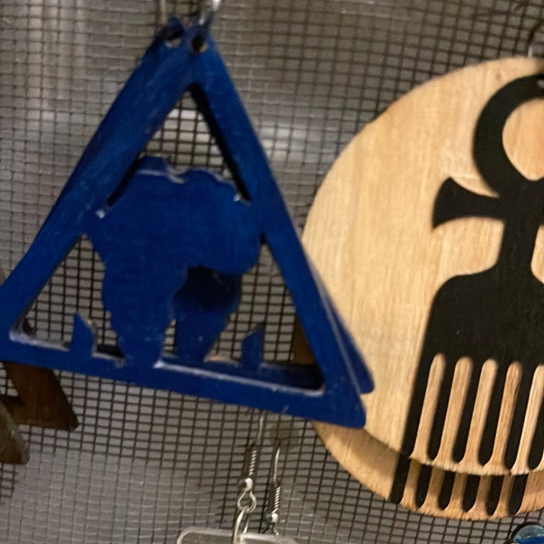 Africa map triangle earrings (Wood)