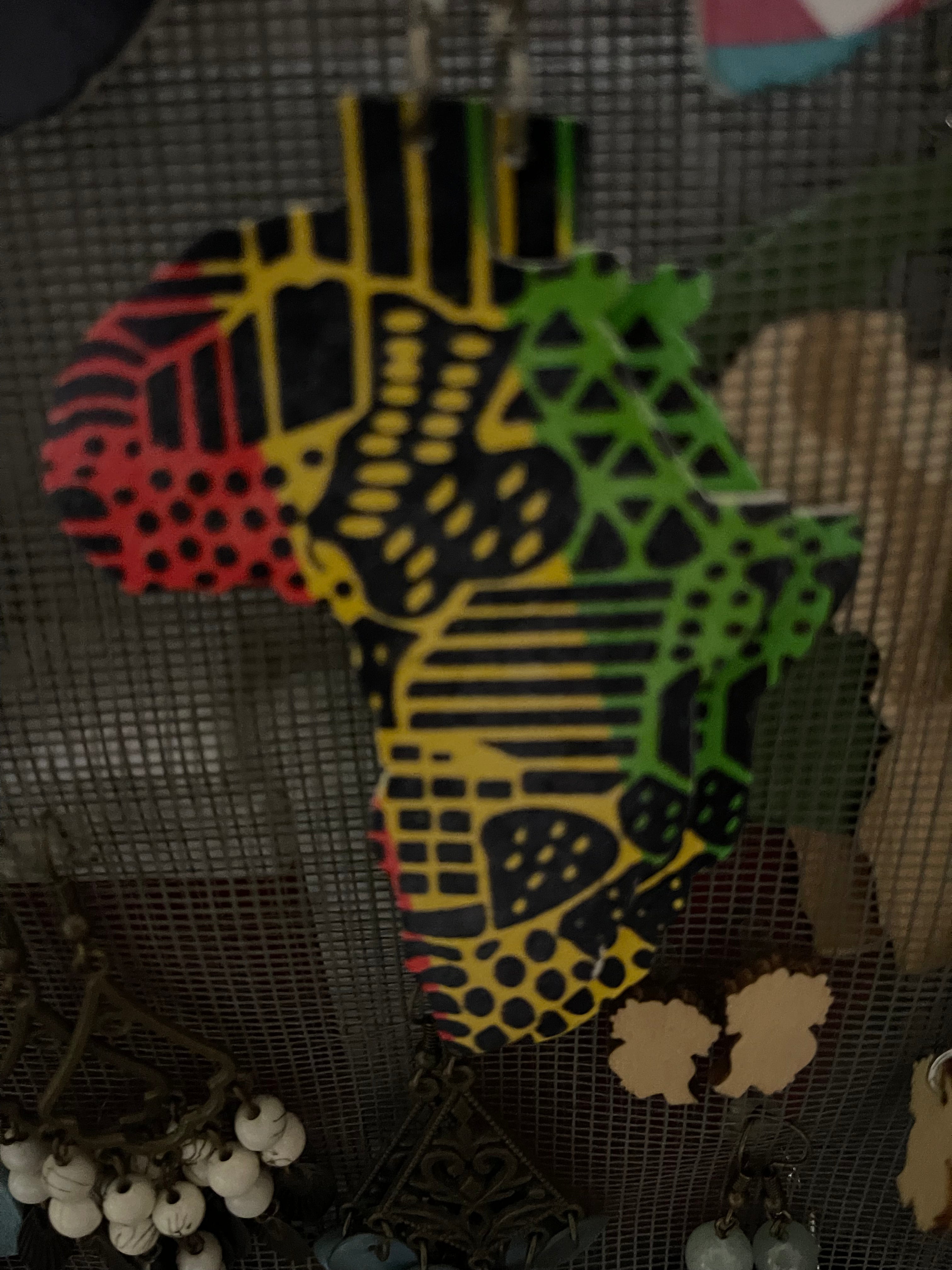 Africa red yellow green earrings (Wood)