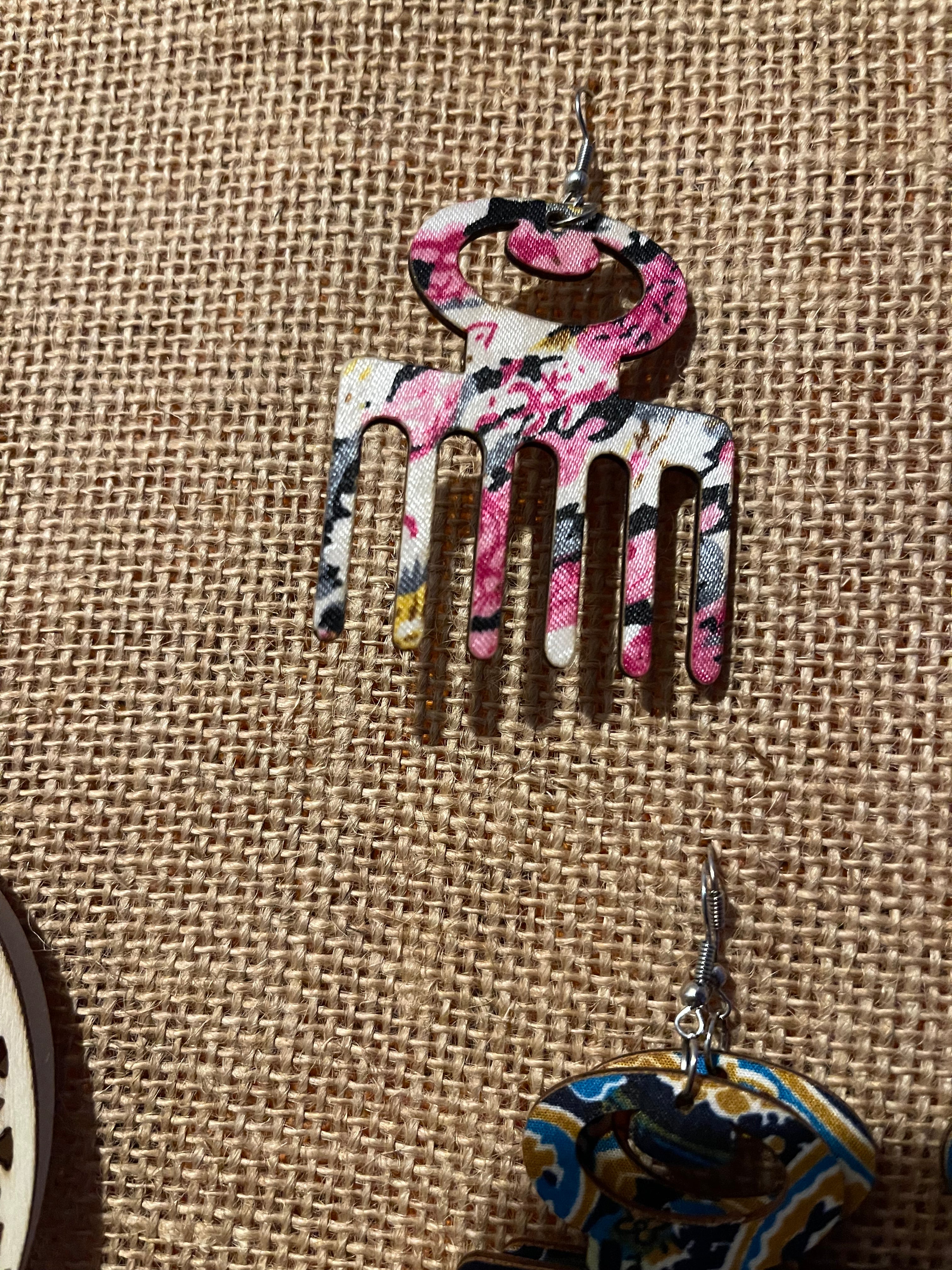 Afro pic fabric earrings (Wood)