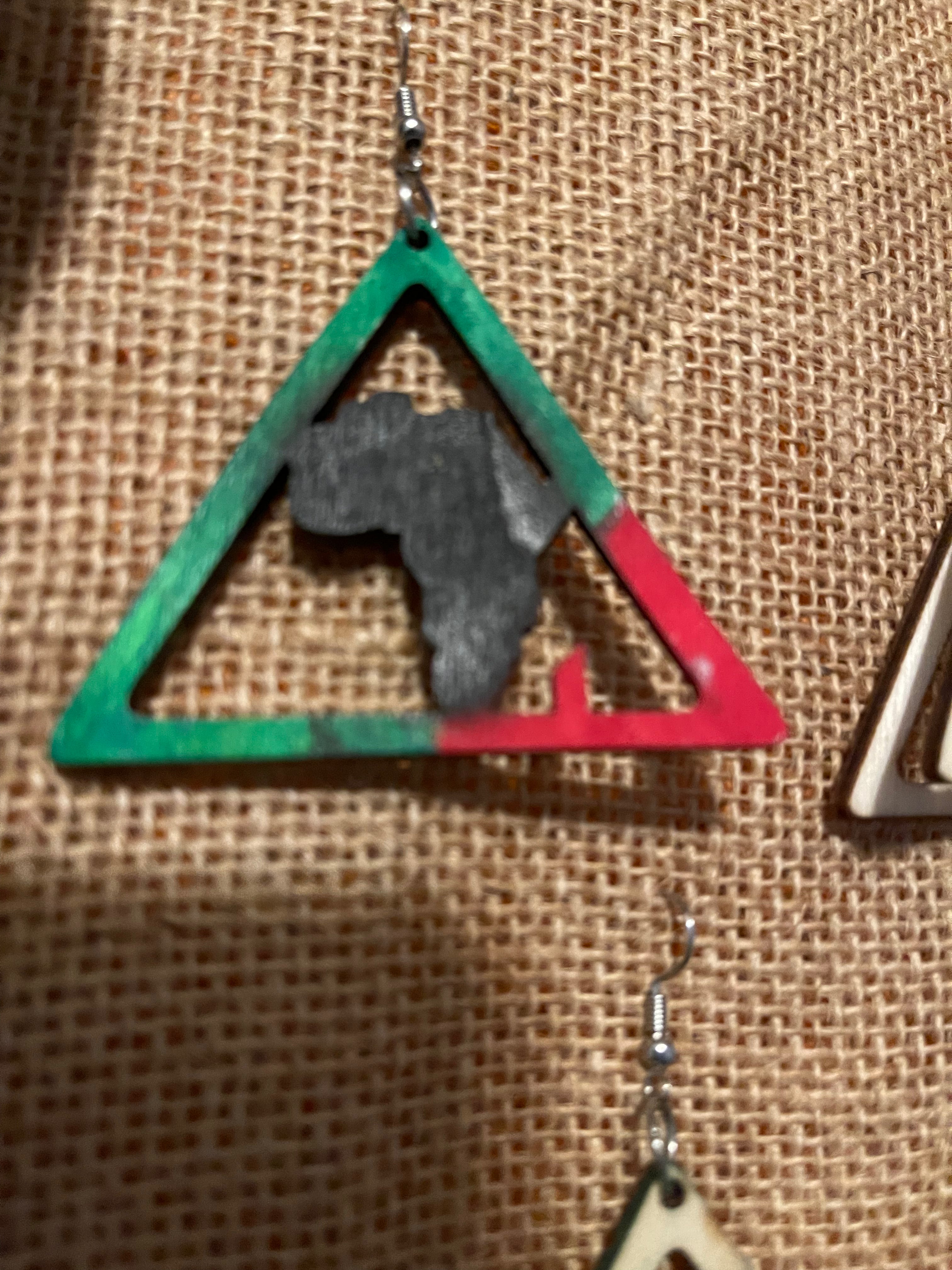 Africa map triangle earrings (Wood)