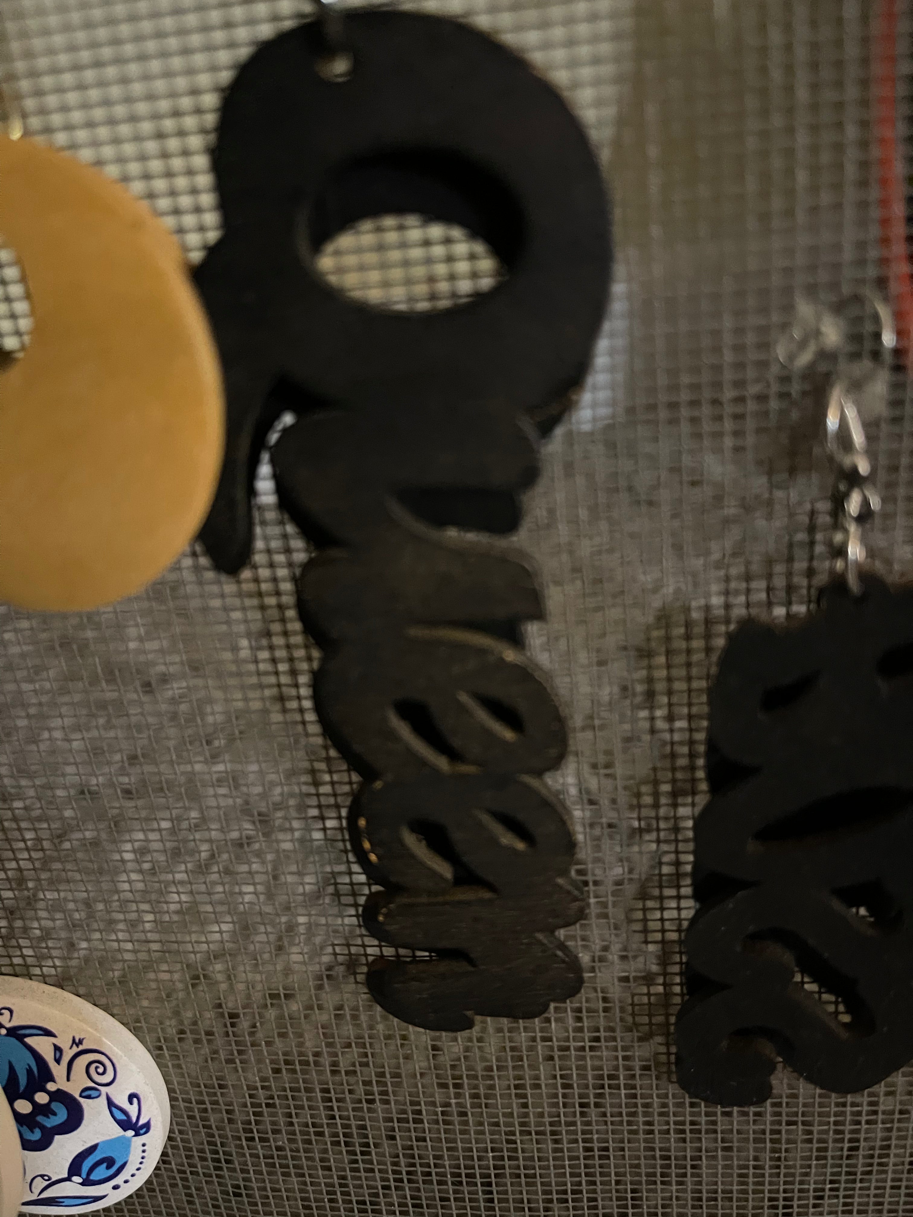 QUEEN word earrings (Wood)