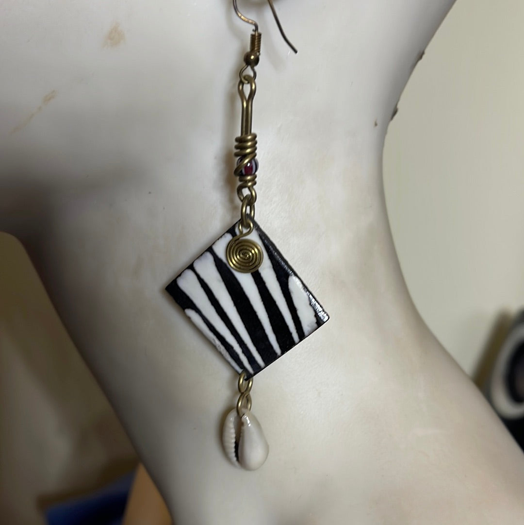 #309 Black & white Bone earrings