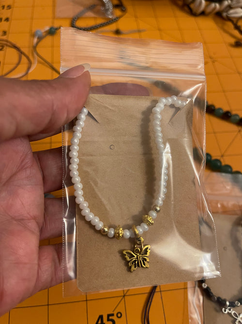 Ankle Bracelet #914 White Pearlesque bead w/charm