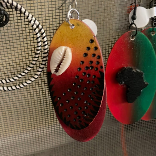 Africa Map with Cowrie shell earrings (Wood)