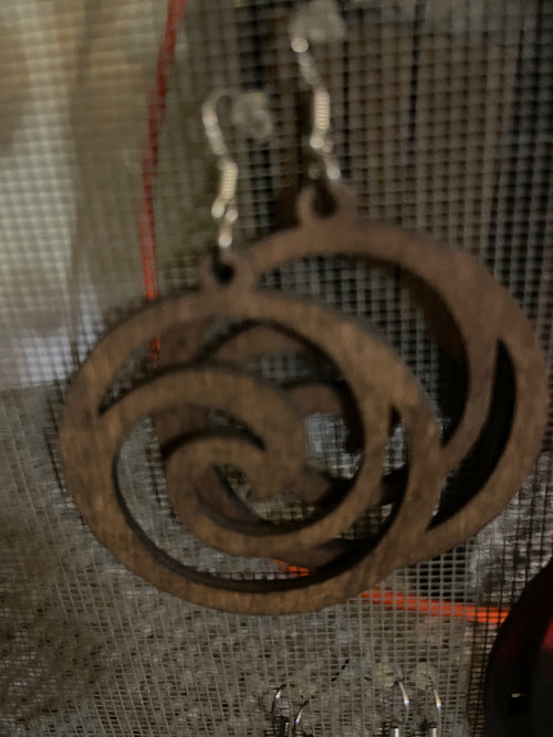 Wave cutout earrings (Wood)