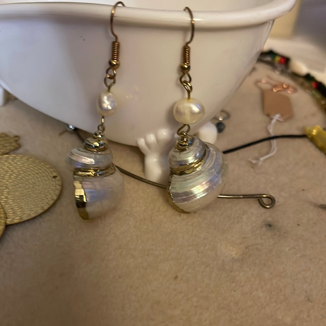 #308 Sea Shell & Pearl earrings