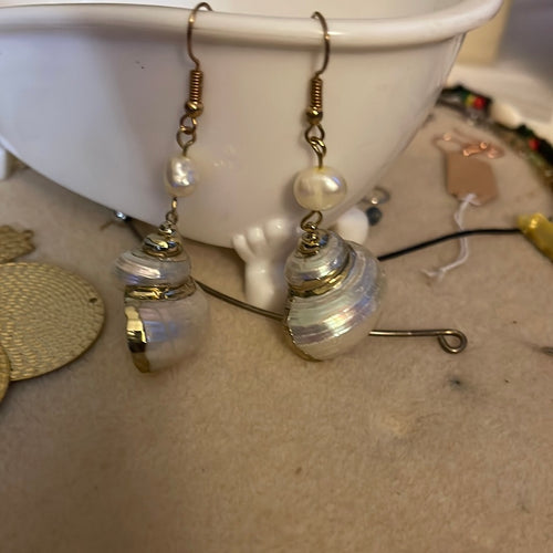 Sea Shell & Pearl earrings